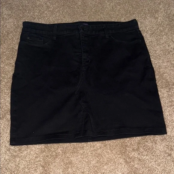 NYDJ Black Denim Mini Skirt Stretch- size 16. B13