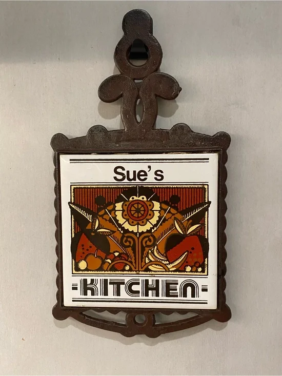 VTG 70s Sue’s Kitchen Cast Iron Ceramic Tile Trivet Wall Hanging