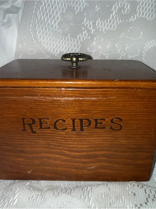 Wooden Recipe Box with Brass Knob With Recipe Cards