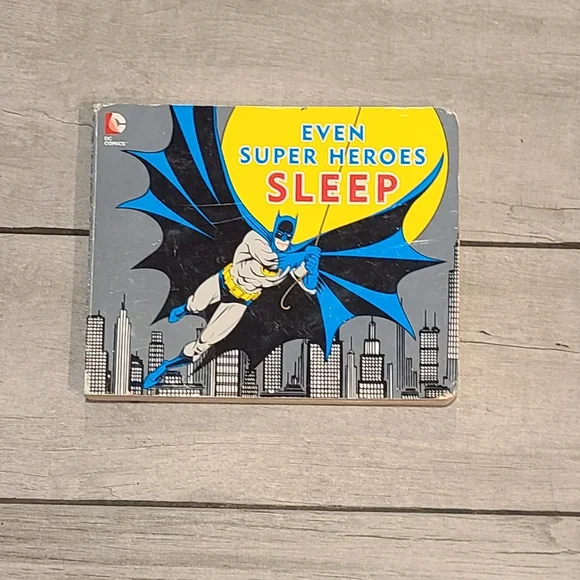 🍦DC comics Even Superheroes Sleep book🪅