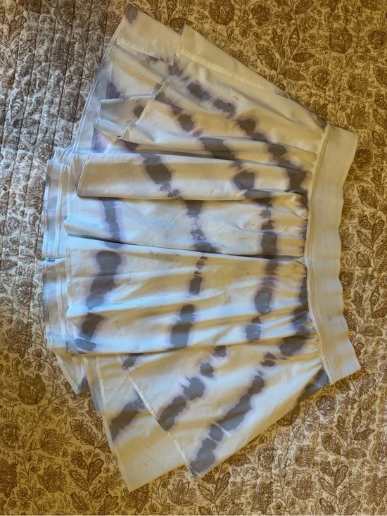 lululemon athletica White and Gray Tie-Dye Pleated Skirt