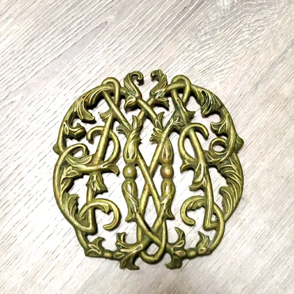Vintage 1950 Williamsburg Cypher cast brass trivet
