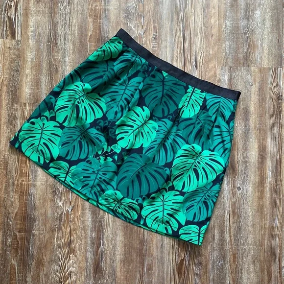 Banana Republic Pleated Green & Black Palm Leaf Print Mini Skirt