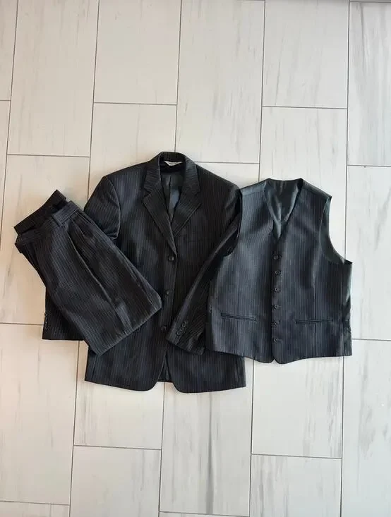 Linea Uomo 3 Piece Suit 38R 32W Charcoal Gray Pinstripe 100% Wool Vest Mens
