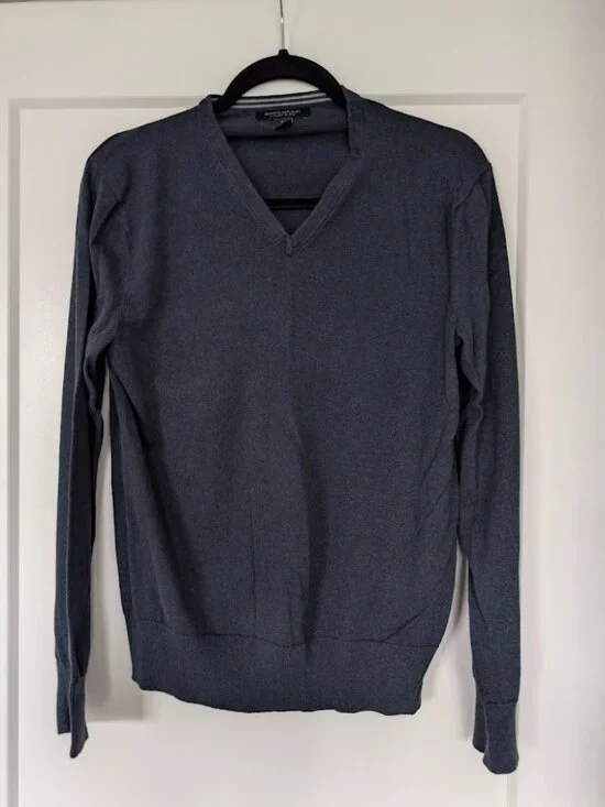 Banana Republic Luxury Blend V-Neck Sweater in Men's Medium