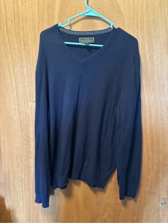 Jos. A. Bank Men’s V-Neck Sweater in Navy Blue