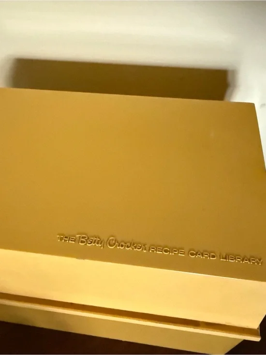 The Betty Crocker Recipe Card Library Box - Mustard Yellow