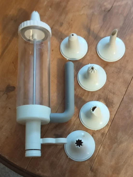 Pampered Chef Decorating Set with Nozzle Attachments