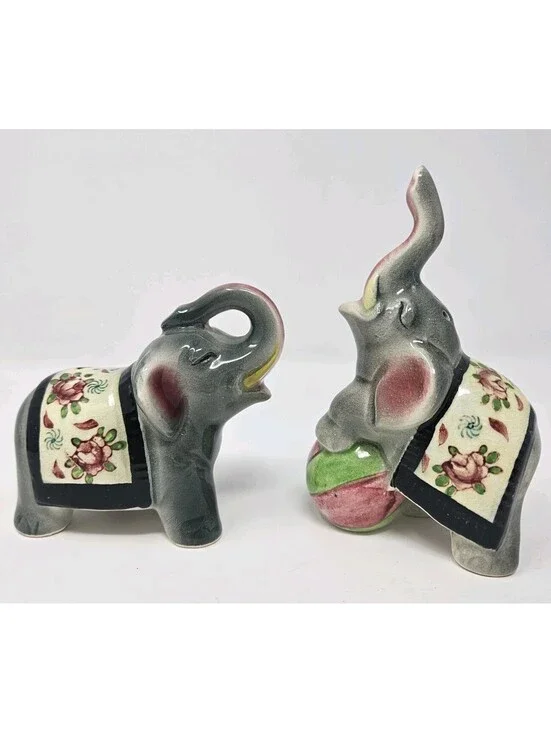 Vintage Made In Japan Porcelain Circus Elephants Salt & Pepper Shakers Trunks Up