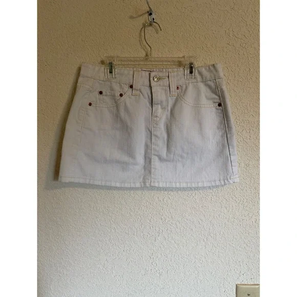 Levis Low Slouch White Denim Mini Skirt Size 3JR Low Rise Yellow Stitching