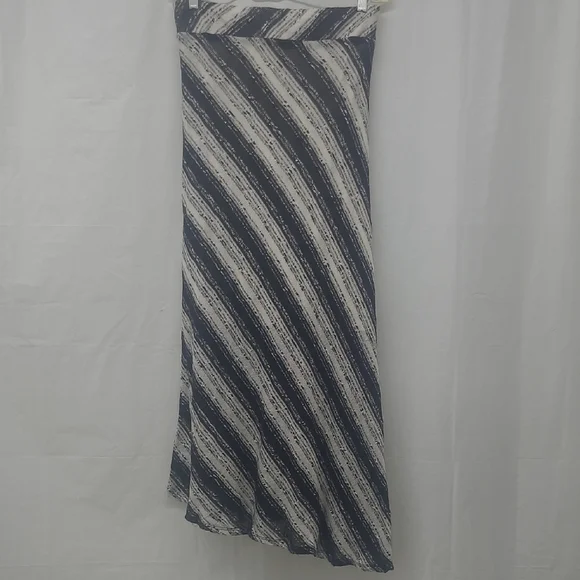 New Directions Plus Size 2X Black White Asymmetrical Maxi Skirt Knit Stretch