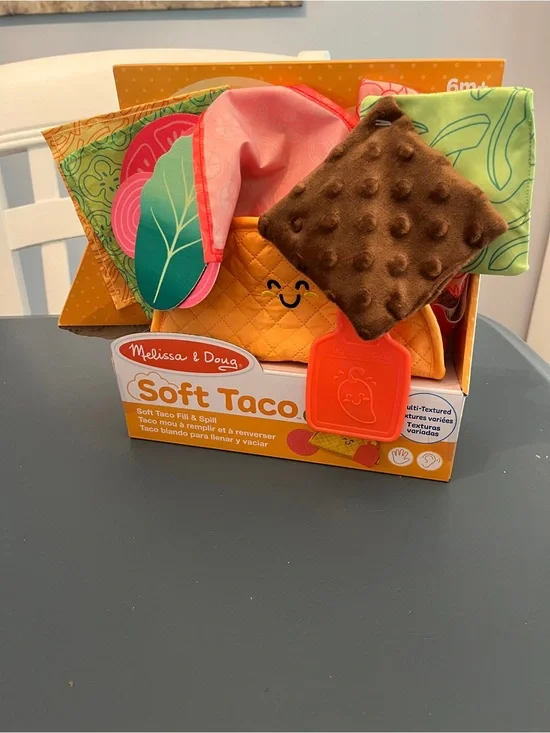 NEW Melissa & Doug Soft Taco Fill And Spill Toy Crinkle Sensory play Food Kit