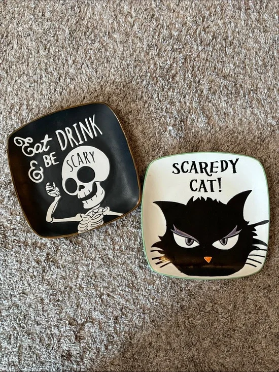 Inhomestylez skeleton and scaredy cat Halloween appetizer plates