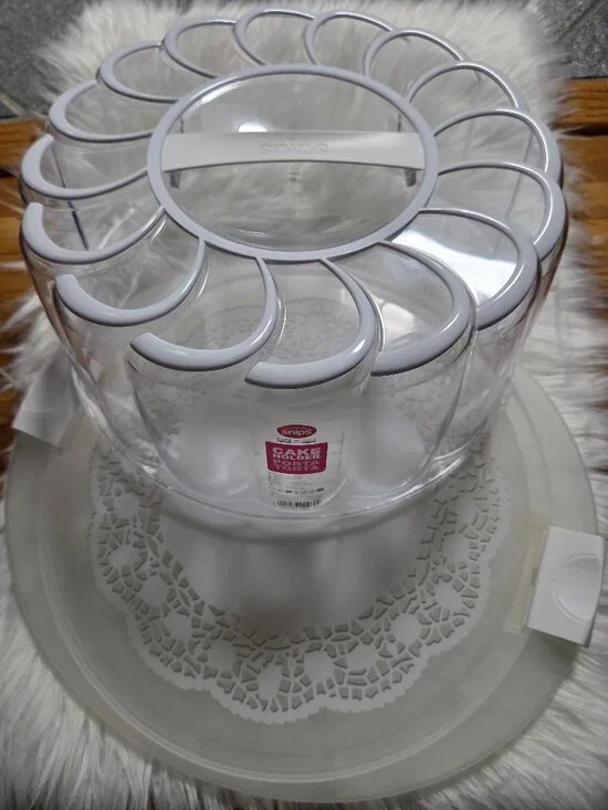 Snips Cake Holder