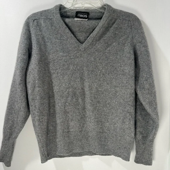 Macy's Classic Gray V-Neck Men's Sweater made in Scotland
