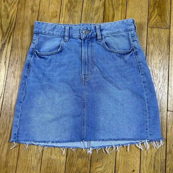 H&M &Denim Blue High Waisted Raw Hem Mini Skirt‎ Size 6 Cotton 06881059