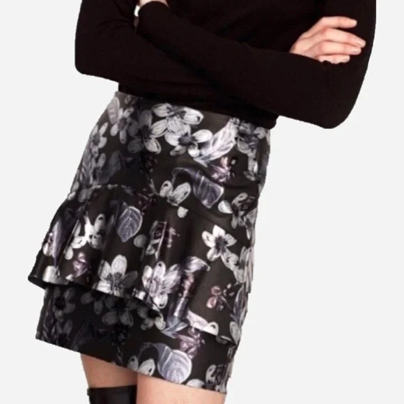 🌸New🌸 Zara Floral Faux Leather Skirt Small nwt