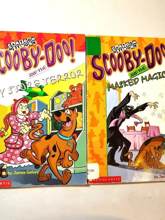 Scooby-Doo! Lot Of 2 Cartoon Network PB Books Masked Magician Toy Store Terror