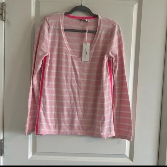 NWT Vineyard Vines Pink and White V-Neck Stripe Sweater Size Medium