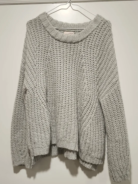 Universal Thread Light Gray Chunky Crewneck Sweater