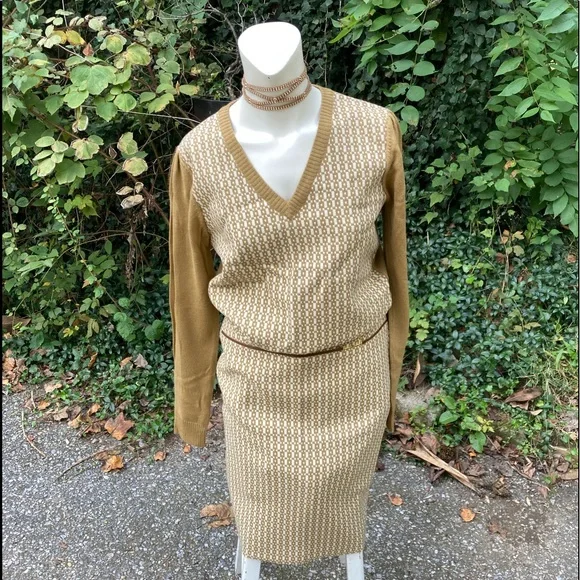 Banana Republic vintage NWT 100% Wool 2tone V-neck sweater szM Ivory & tan color
