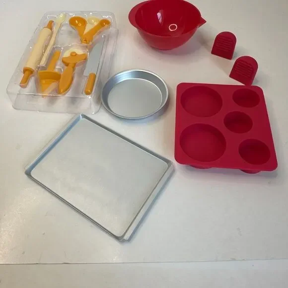 Smart Lab Toys 17 Pieces Tiny Bakeware Cooking Kit Mini Foods + Book STEM NEW‎
