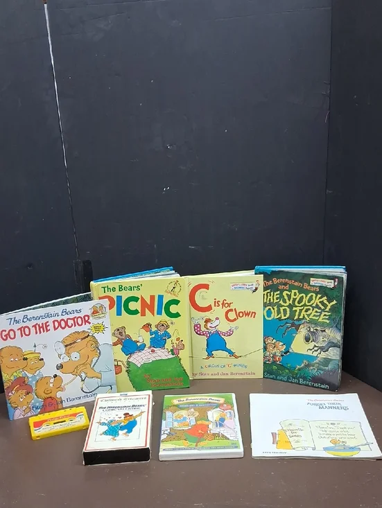Berenstain Bears Bundle 5 Books,VHS, DVD,Tape.‎