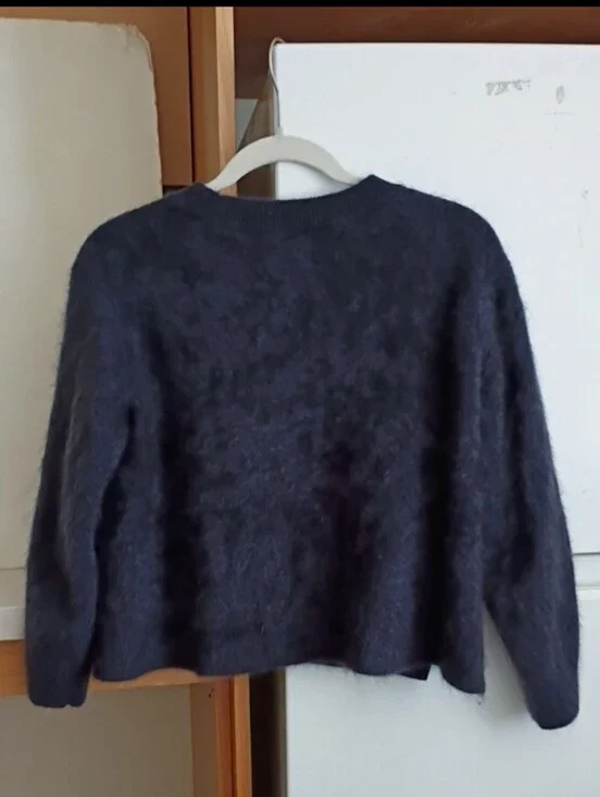 C By Bloomingdales Thick And  Fuzzy Cashmere Sweater In Navy sz S