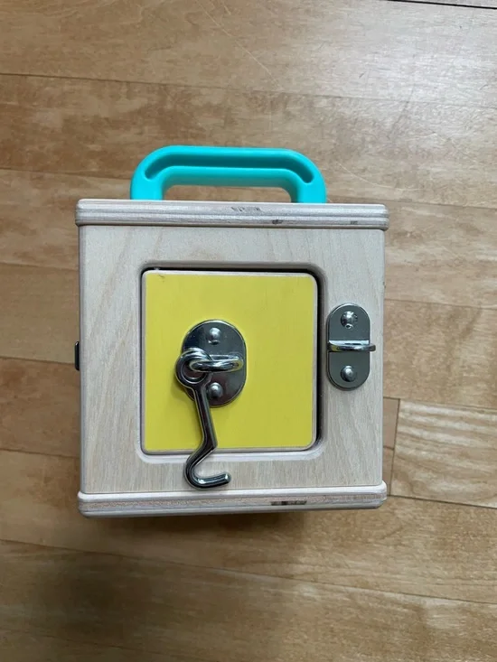 [LOVEVERY] Wooden Busy Lock Box with 4 Doors and Teal Handle