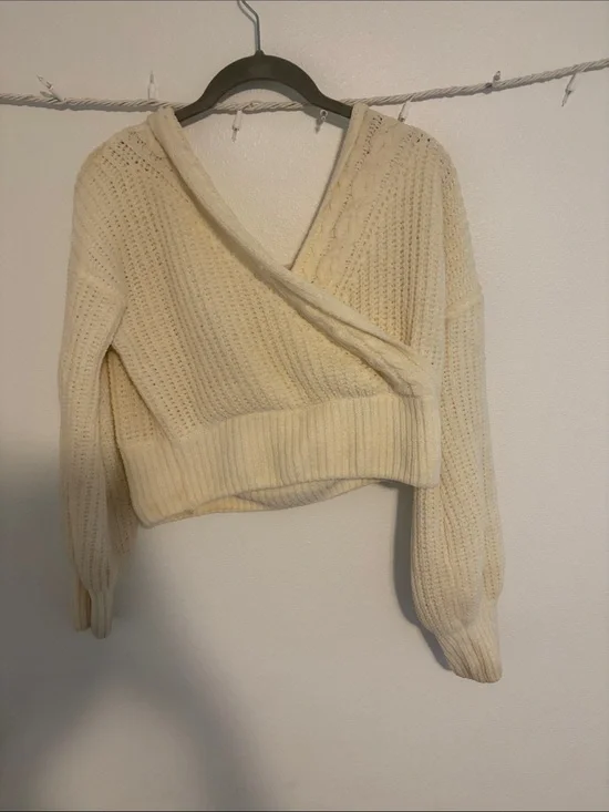Derek Heart Cream Wrap V-Neck Cropped Sweater