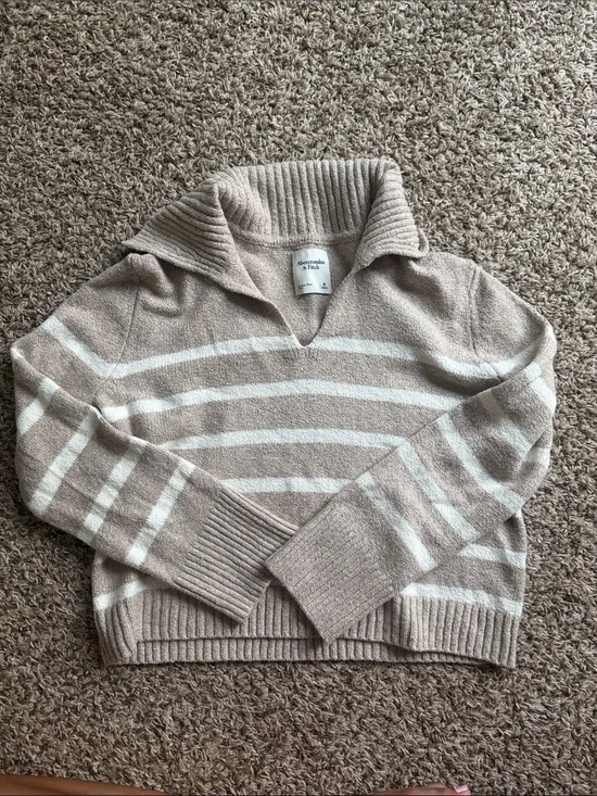 Abercrombie & Fitch Cream and Taupe Striped V‑Neck Shawl Sweater