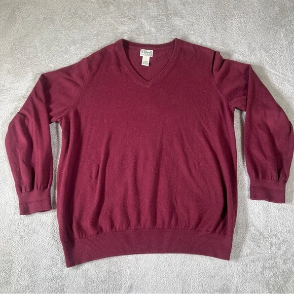L.L. Bean maroon‎ V-neck men’s sweater  Large