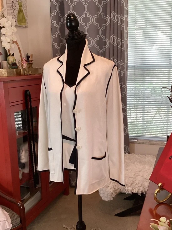 Dana Buchman Cream w/ Black Trim 2 Piece Set