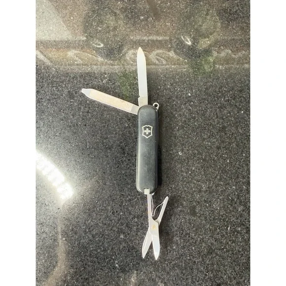 Victorinox Swiss Army 58mm Classic SD Black Pocket Knife