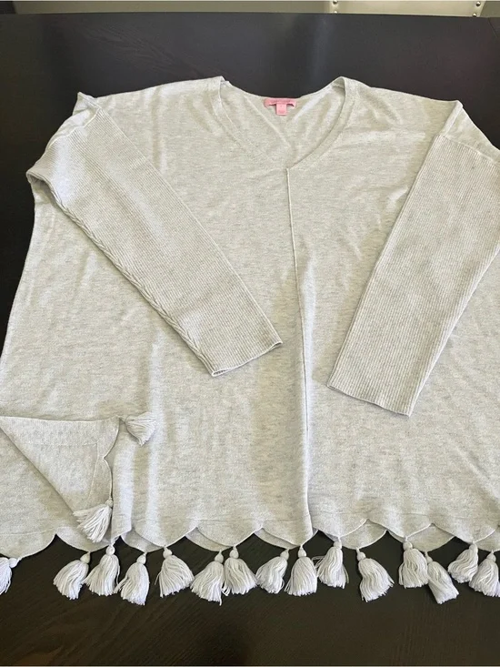 Lilly Pulitzer Light Gray V-Neck Tassel-Hem Sweater