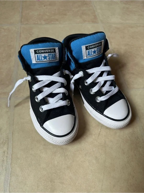 Converse Kids’ Chuck Taylor All Star Axel Mid