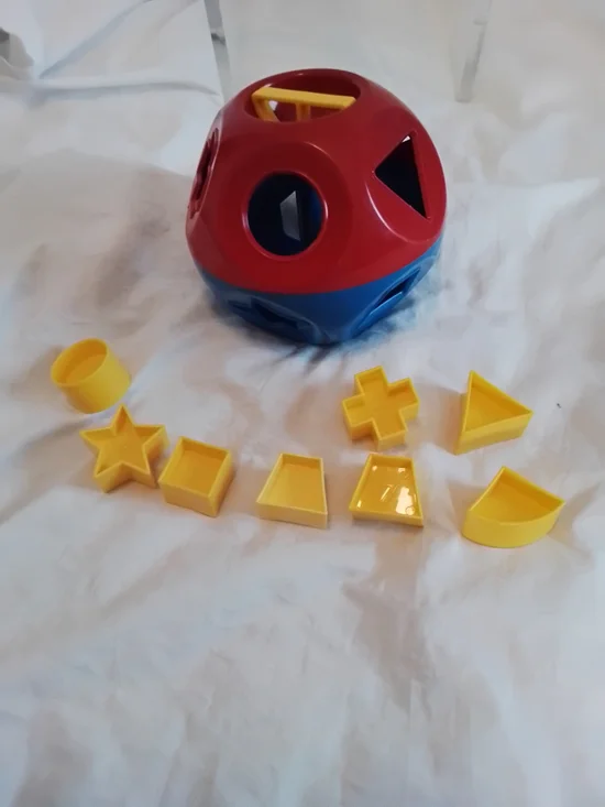 Tupperware Red and Blue Shape Sorter Ball with Yellow Shapes - Kids Toys