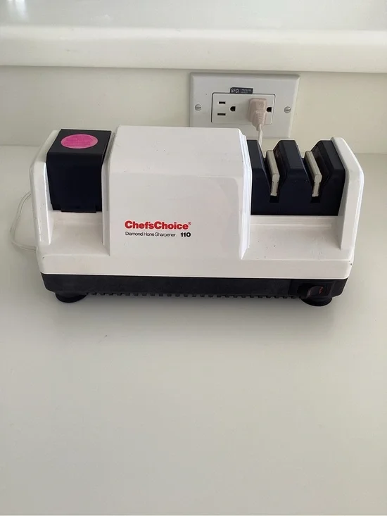 Chef'sChoice 110 Electric Knife Sharpener - White/Black X10