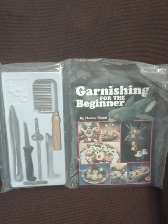 Garnishing for the Beginner Book with Carving Tool Set - Black/White