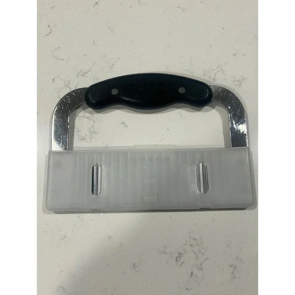 The Pampered‎ Chef Crinkle Cutter Stainless Steel Wavy Blade Kitchen Tool 1089