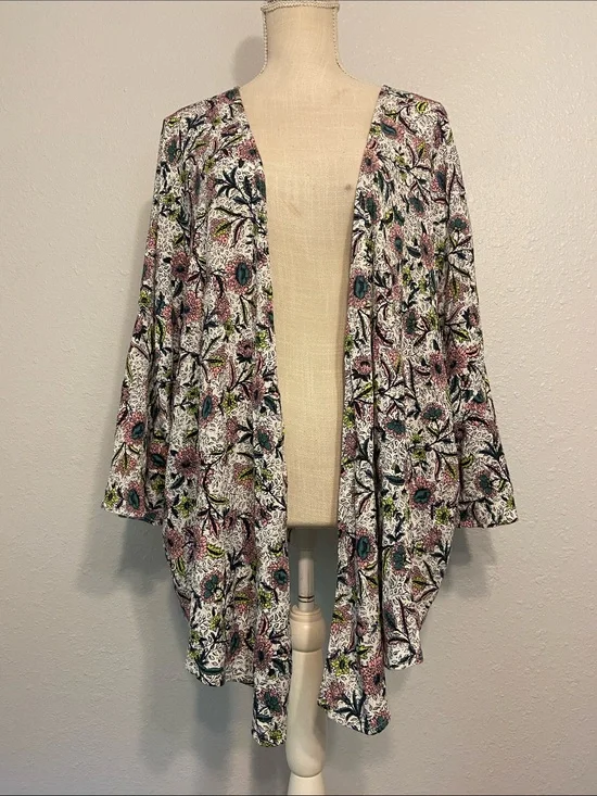 Torrid White Floral Print Chic Romantic Open Front Draped Kimono Size 3
