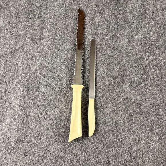 Vintage 60s Quikut Knives Lot of 2 Serrated Kitchen Bread & Butter Utility USA