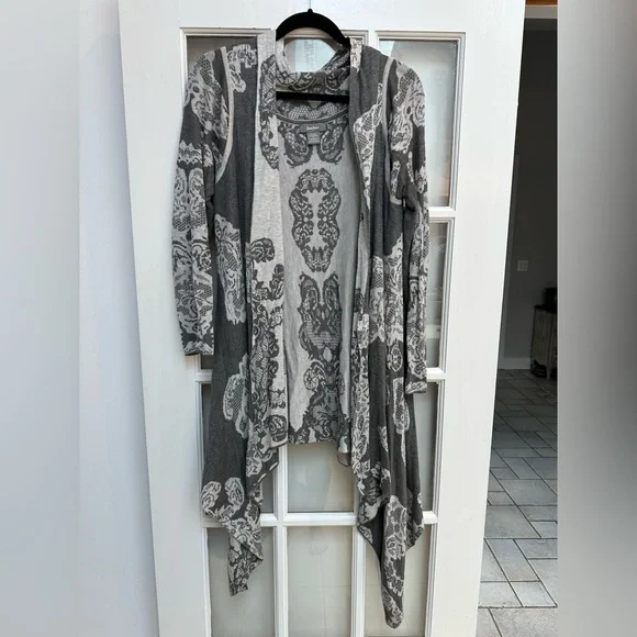 Neiman Marcus Designer Gray & Cream Chic Open Front Waterfall Cardigan Size M