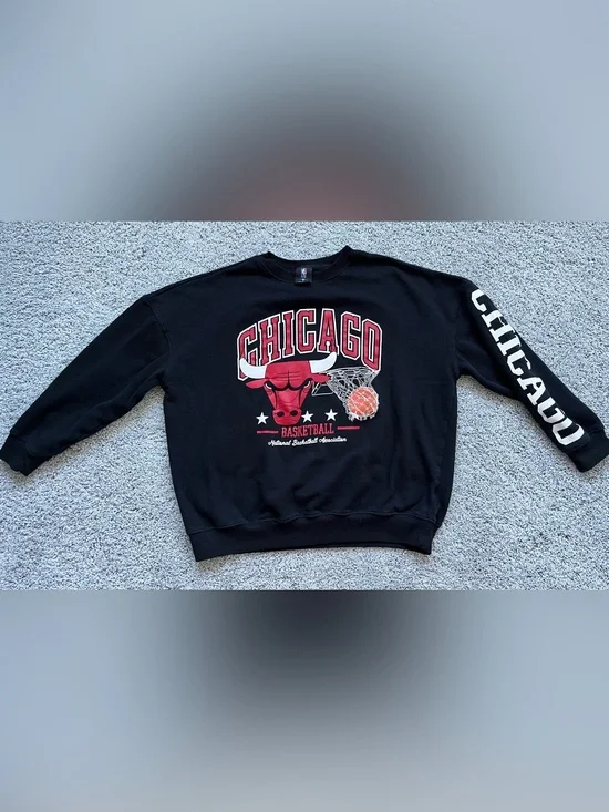 NBA Chicago Bulls Black Red Graphic Crewneck Sweater