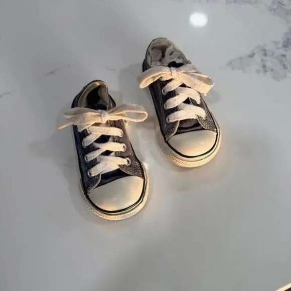 Size 5 Kids Converse All Star Great Condition