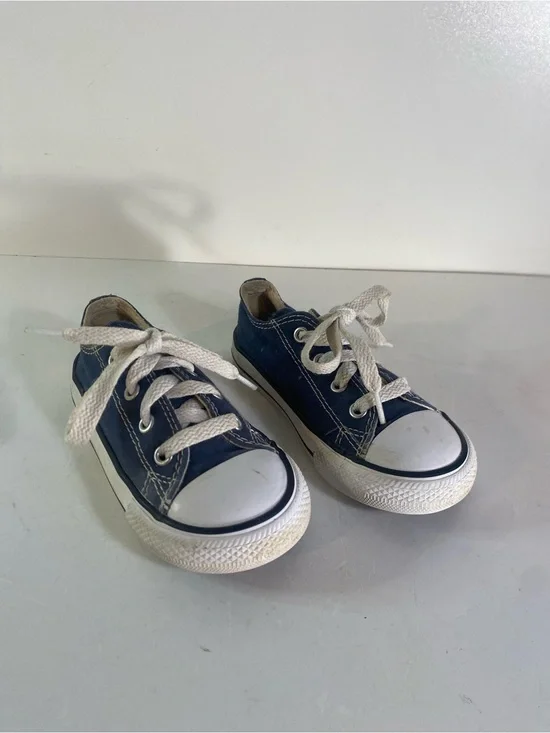 Converse Infant/Toddler Chuck Taylor All Star Low Top Size 8