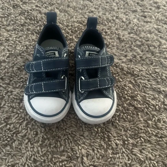 Preloved Converse Kids Navy Sneakers