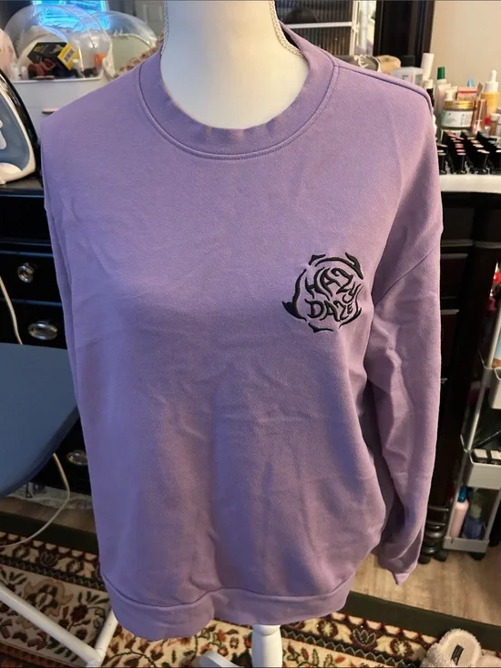 Forever 21 Lavender Crewneck Sweater with Black Graphic