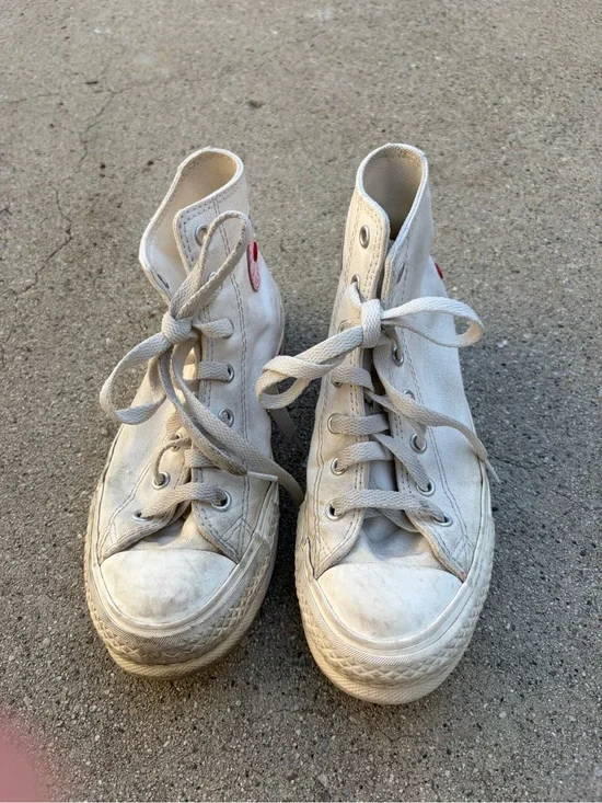 Converse White High-Top Good washable condition! Size 4
