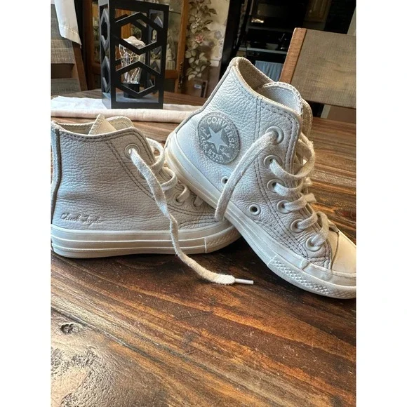 Converse Chuck Taylor All Star White Tumbled Leather High Top Youth 11 A06801C